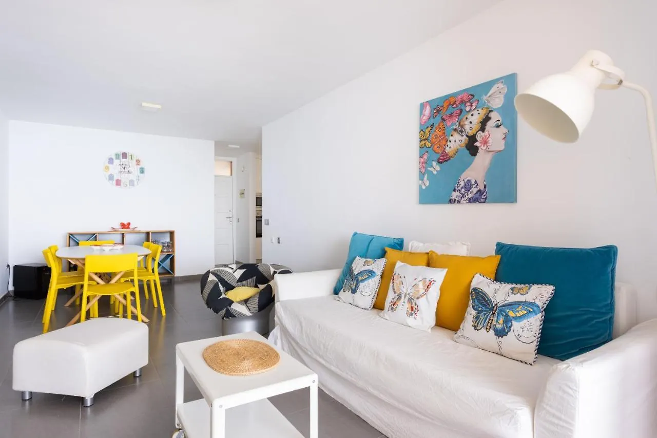 Frontline Penthouse With Heated Pool And Parking Apartment Los Cristianos  0*, Los Cristianos (Tenerife)