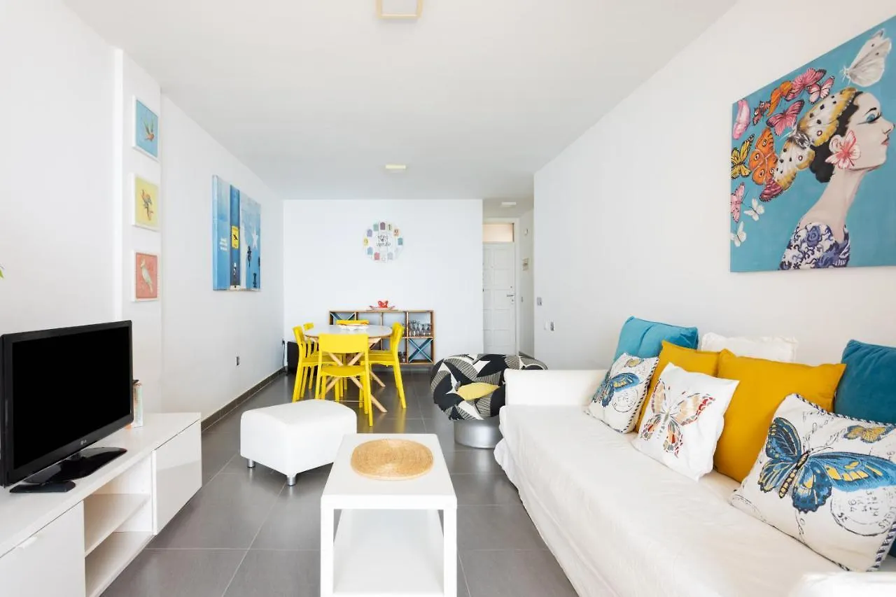 Frontline Penthouse With Heated Pool And Parking Apartment Los Cristianos  0*, Los Cristianos (Tenerife)